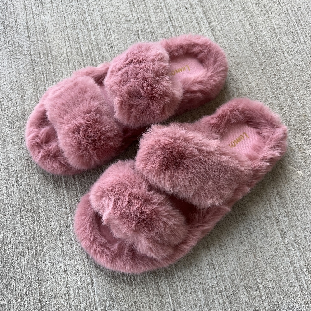 Woman Slippers - Picture 3 of 3